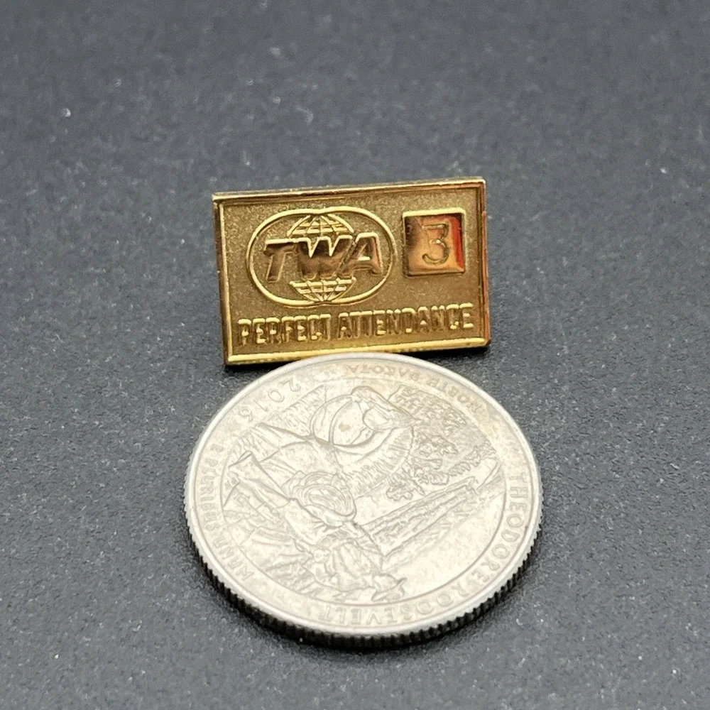Trans World Airlines TWA‎ Perfect Attendance 3 Years Gold Tone Lapel Hat Pin